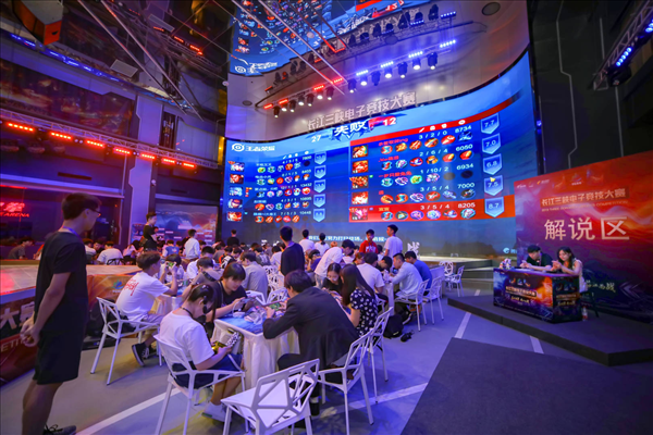 [图]中超-莱昂纳多帽子戏法 上海海港3-2北京国安